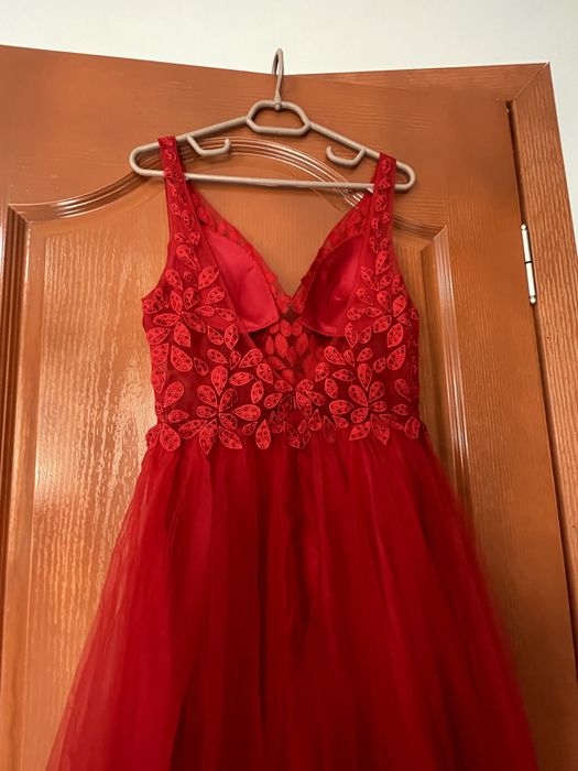 Червена официална рокля