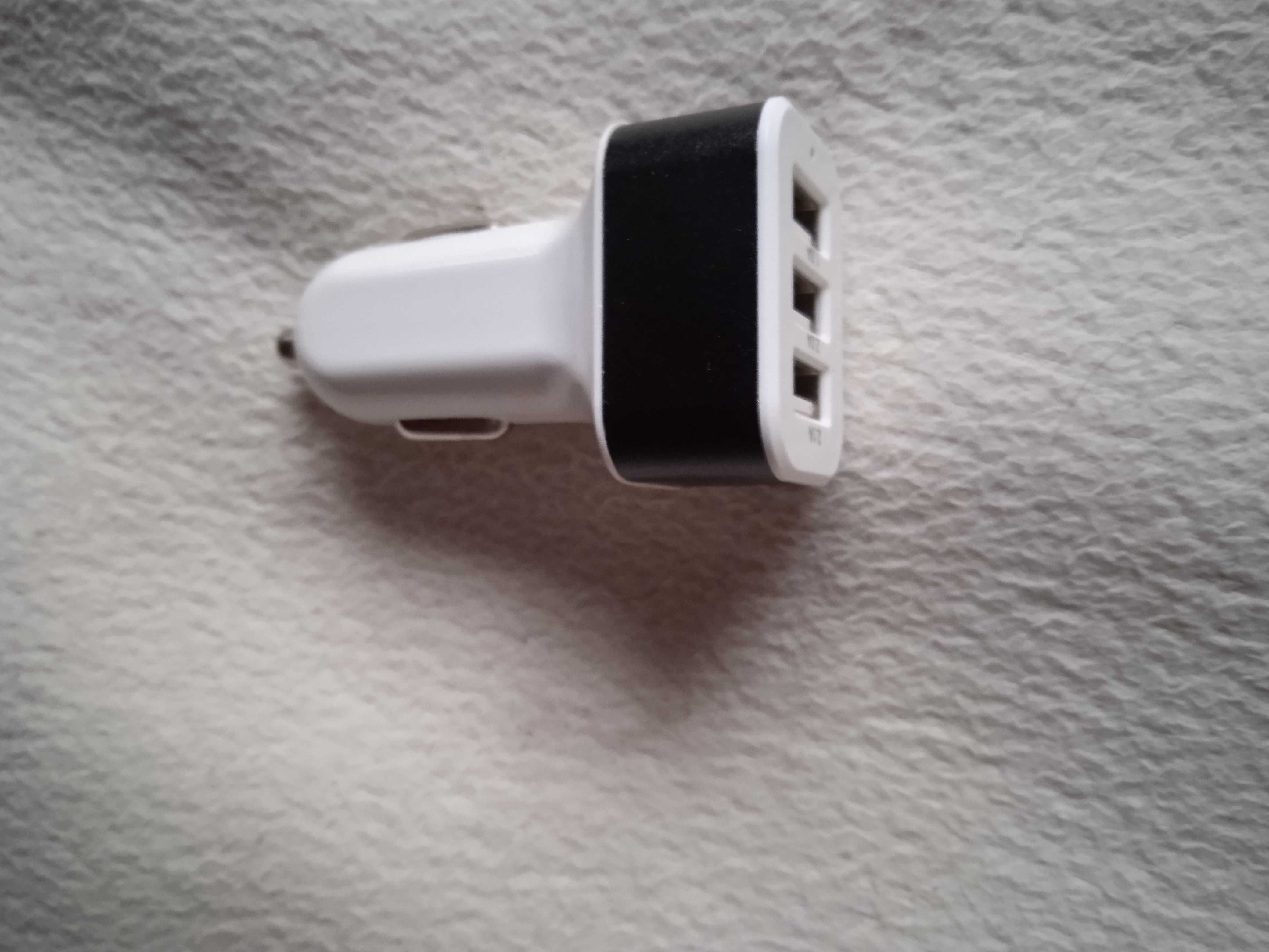 Adaptor Priza Bricheta tripla auto,12-24V, 3 x USB,nou.