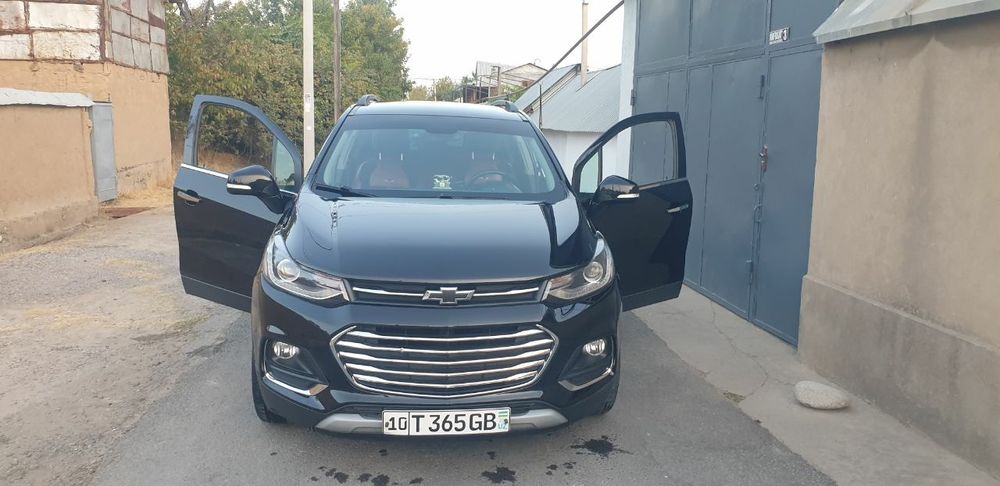 Ассалому алайкум. Трекр 1 автомобиль сотилади. Продаётся  Трекер 1