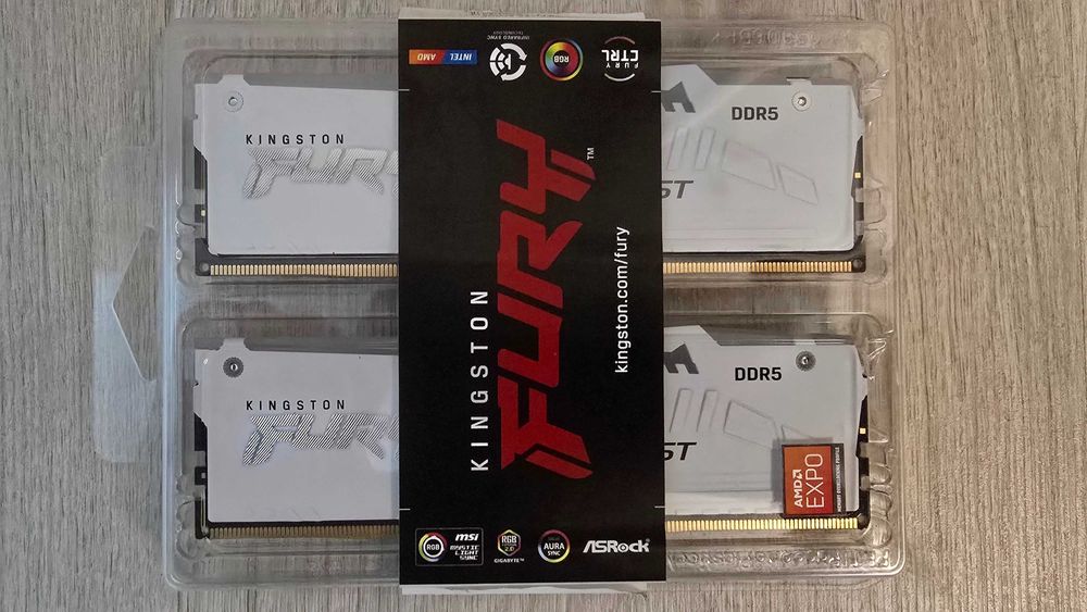 Kit DDR5 32GB (2x16) Kingston Fury 6000 CL30 si 6400 CL32 AMD & Intel