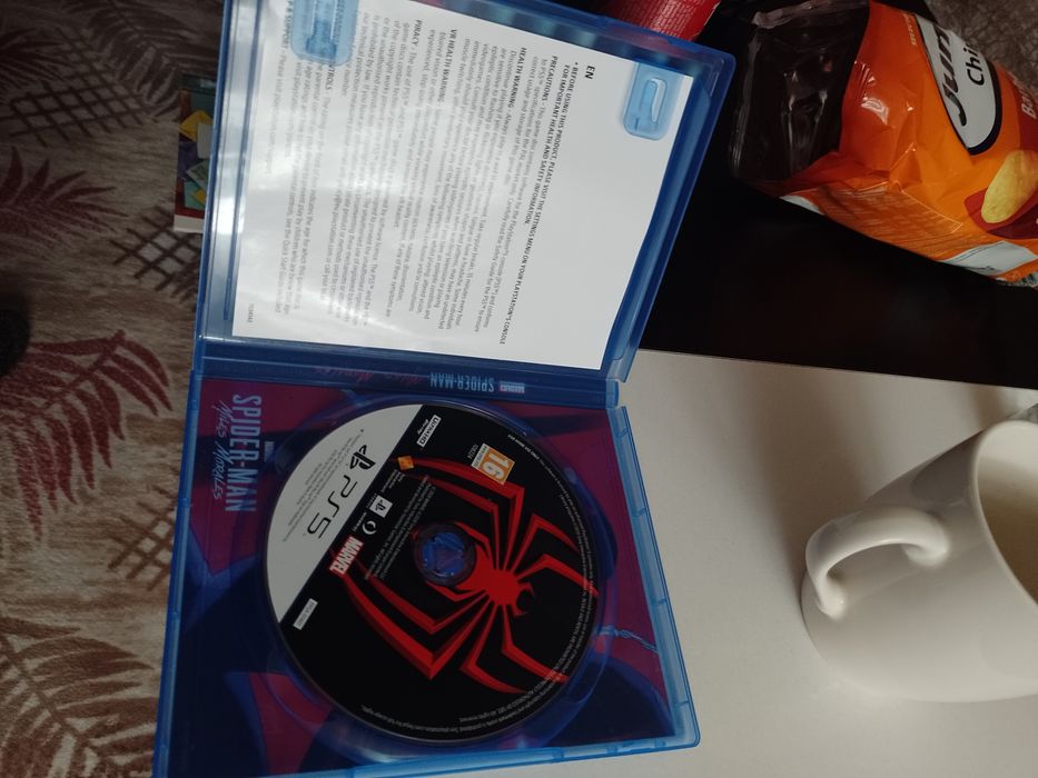 Продавам играта spiderman miles morales за playstation 5