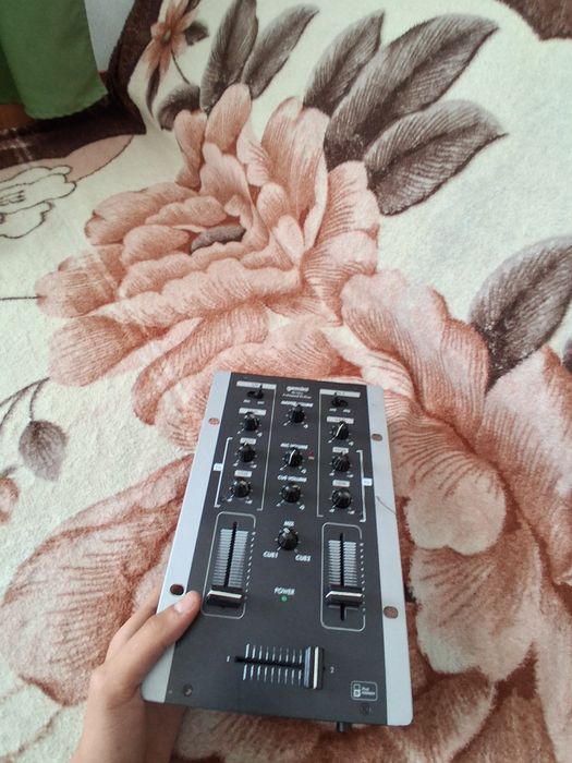 Profesional DJ mixer Gemini