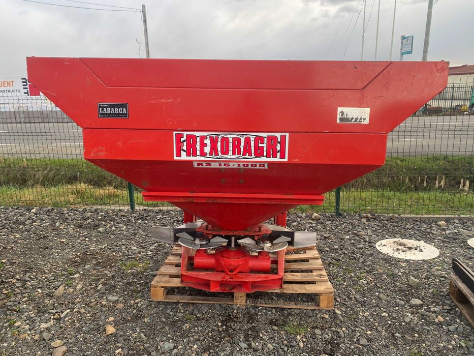 Distribuitor ingrasaminte /con/ mig