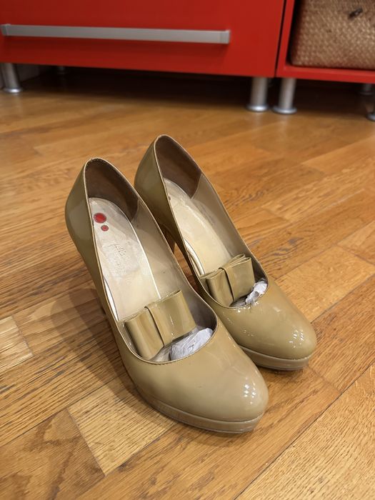 Pantofi din piele lacuita cu toc si platforma Boston Shoes Hand Made
