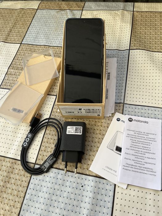Motorola razr 40 CA NOU!