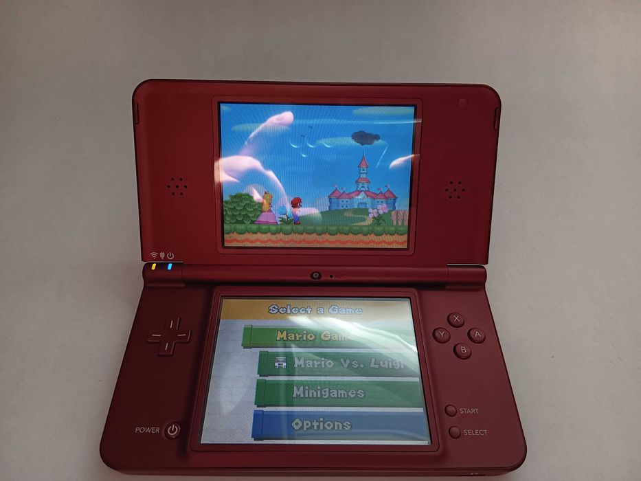 Nintendo DSi XL, Joc portabil de colectie plus joc Super Mario Bros