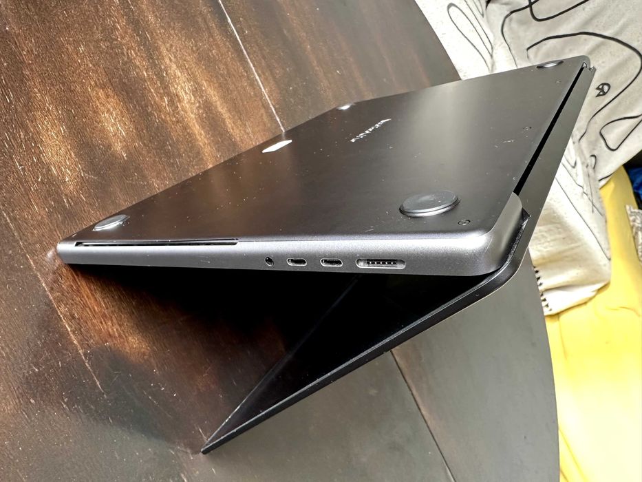 Apple Macbook Pro A2780 M2 ПРО 32GB / 512GB  16 инча 2023 г