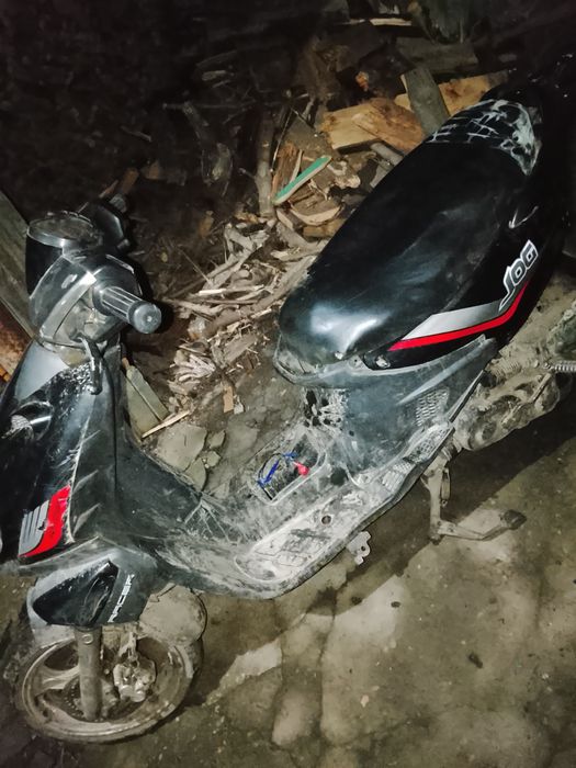 Продам срочно скутор возможен торг