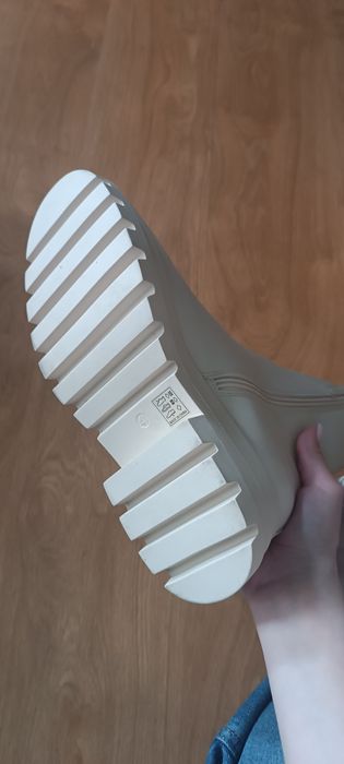 Чисто нови  боти