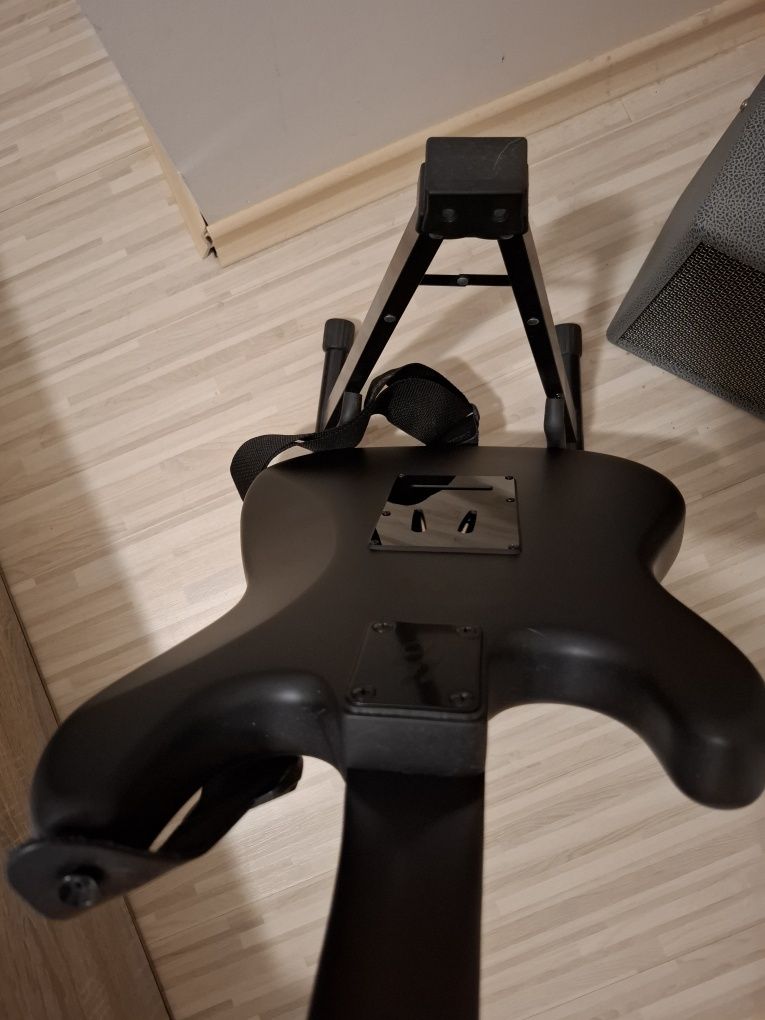 Harley Benton ST-20HSS SBK + усилвател Blackstar и аксесоари