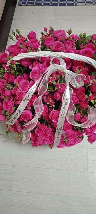 Гүл карнизамен үлкен әдемі келісіп түсіп беремін