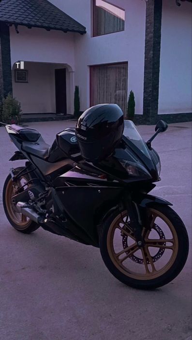 Vând yzfr125 2010