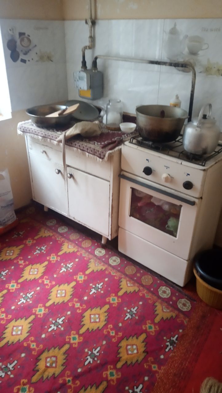 Samarqand Aziz bozor yonida 2chi etaj 1 xonali uy