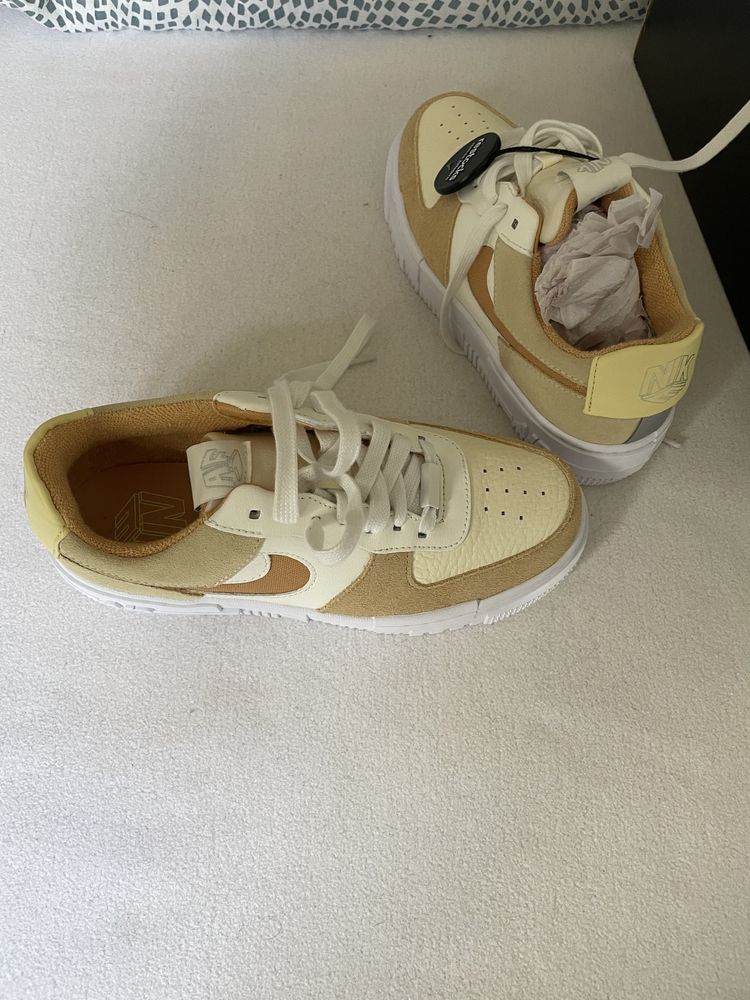 Nike pixel coconut milk 37.5 100% originali