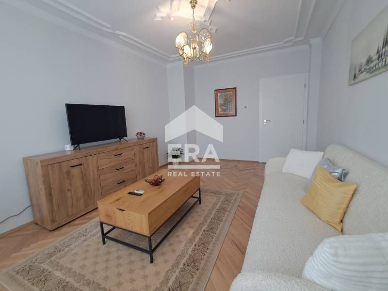 Тристаен, обзаведен, панорамен апартамент под наем, в тухлена сграда,