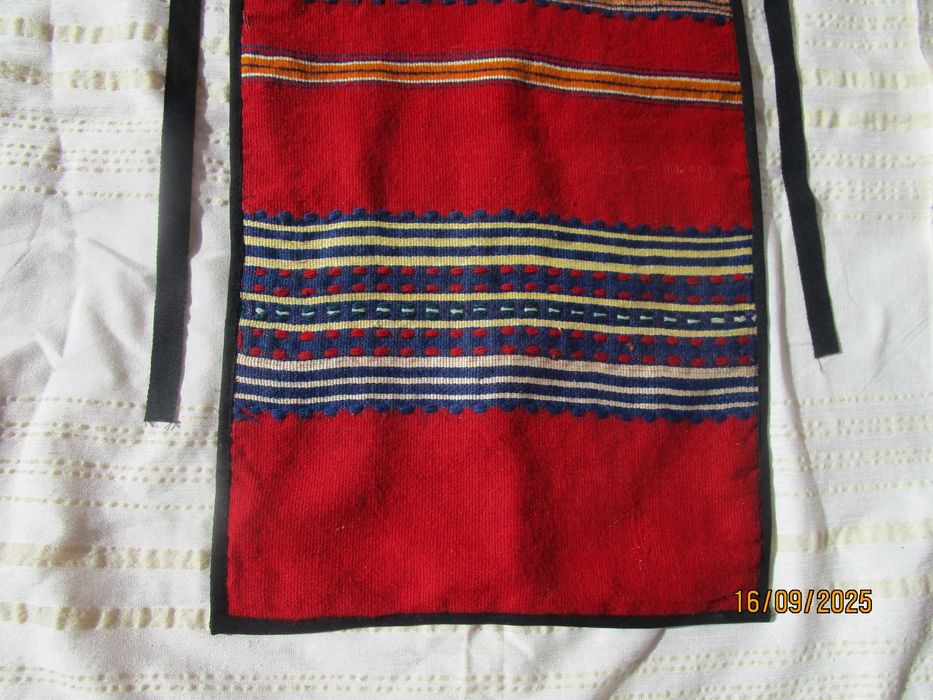 Автентична вълнена червена престилка за кюстендилска празнична носия