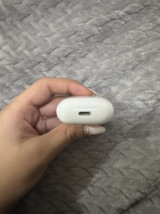AirPods 2 в перфектно техническо състояние-ОРИГИНАЛНИ