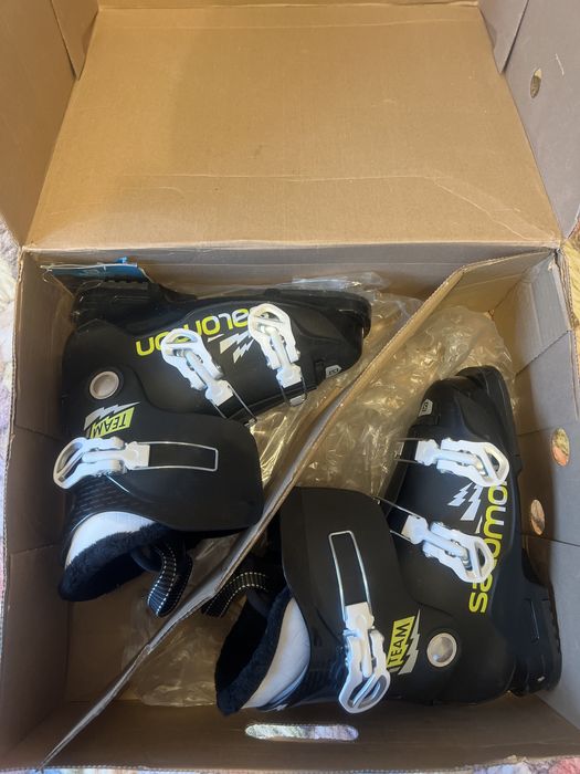 Clapari pentru copii marime 24/24,5,stare foarte buna