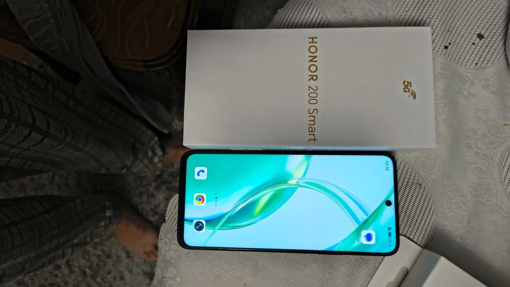 Vând telefon honnor 200 smart