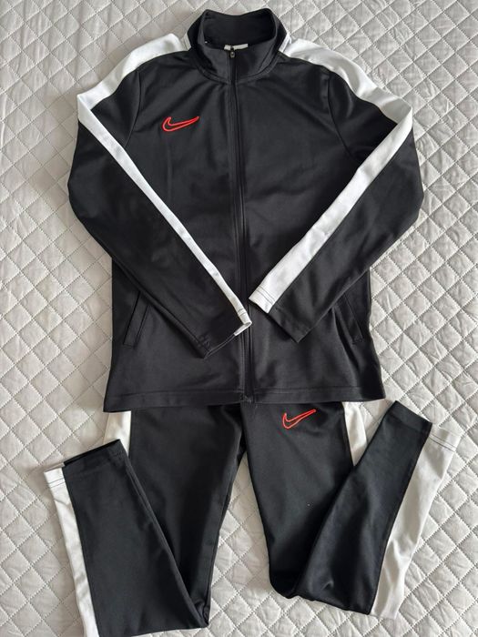 Детскк екип Nike