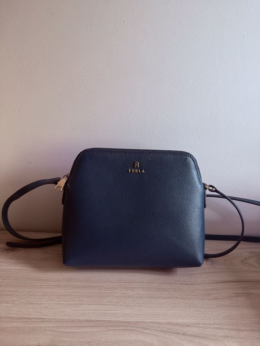 Чанта FURLA с регулираща се дълга дръжка