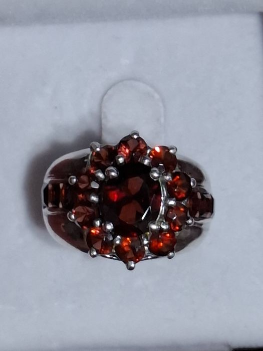 Inele masive din argint cu granate