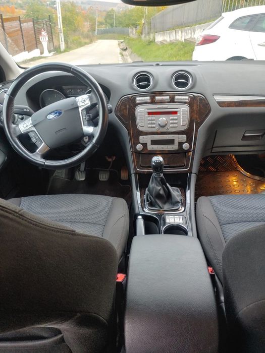 Vand Ford Mondeo din 2009 motor 1998 benzinaVând ford monden din 2009