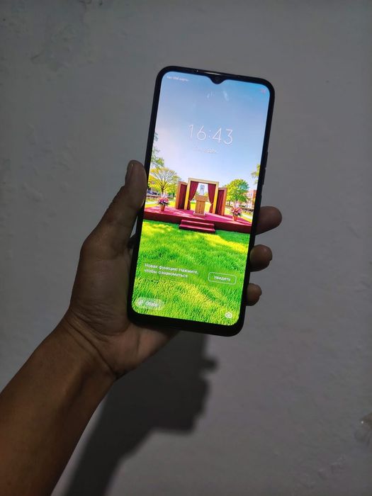 Tehno Spark 8c телефон