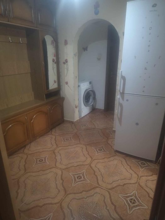 De închiriat apartament cu 2 camere decomandate