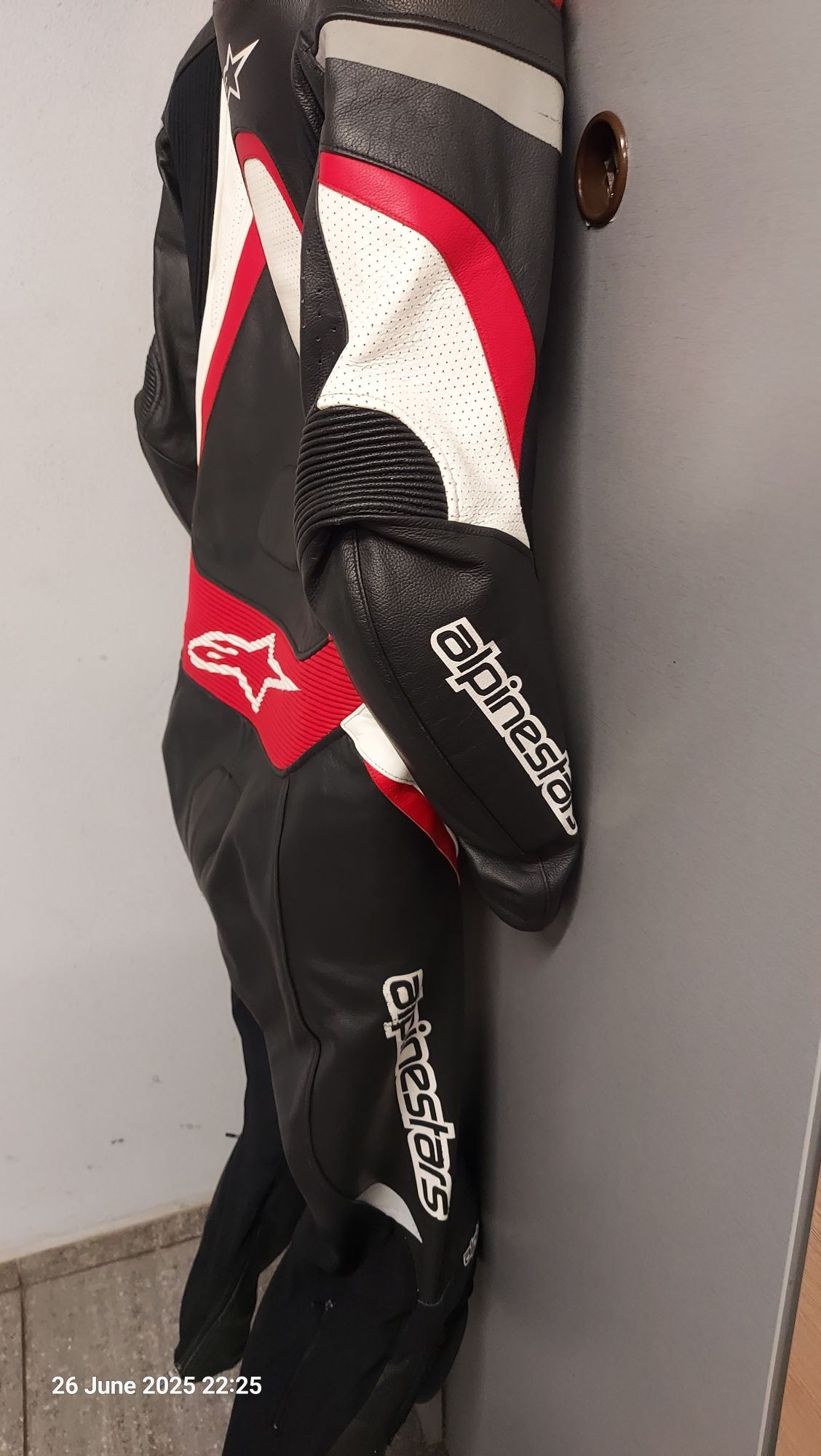 Кожени мото екипи Alpinestars цял и от две части, размер 54 и 50.