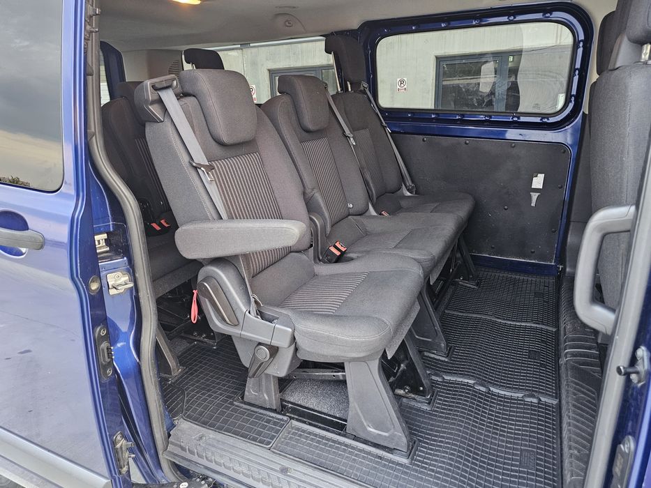 Inchirieri auto Rent a car microbuz Ford 8+1 locuri