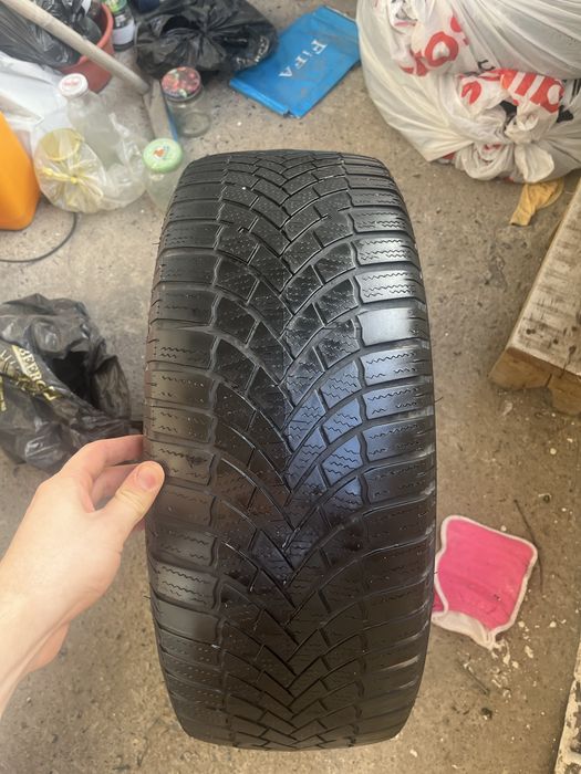 Продам комплект зимних шин липучки Bridgestone