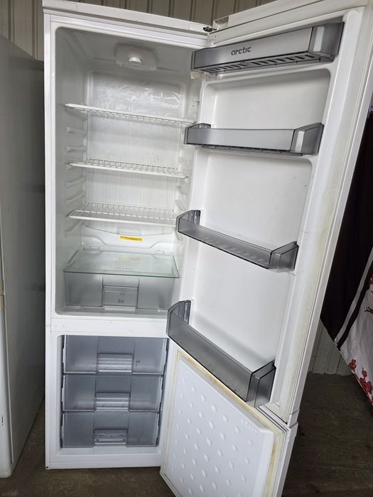 Frigider cu congelator + transport gratuit în localitate