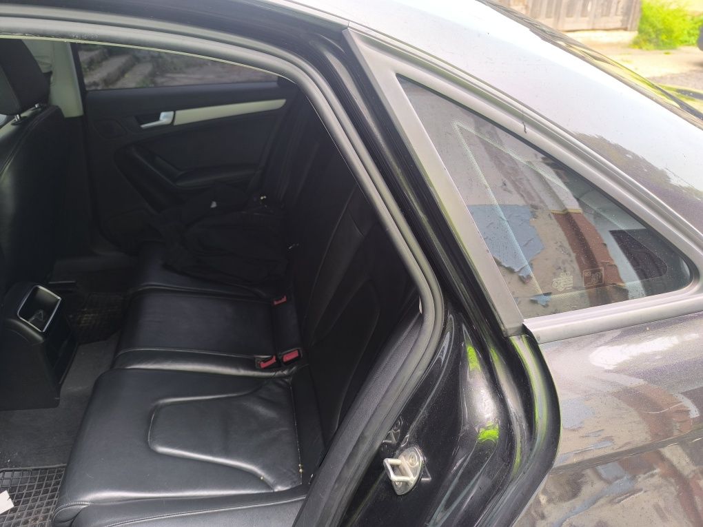 Vând sau schimb Audi A4 b8