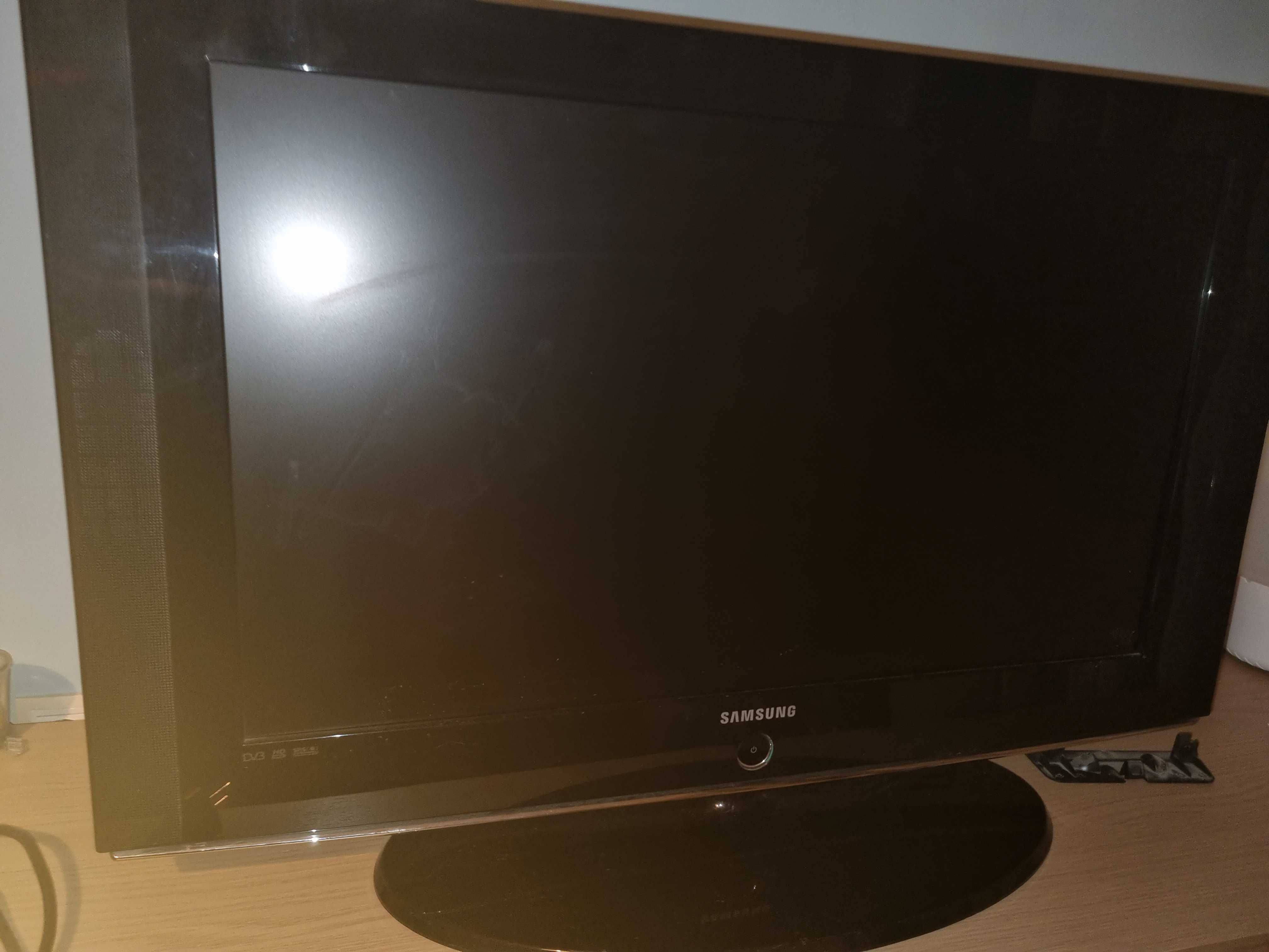 Телввизор 32" LCD  Samsung