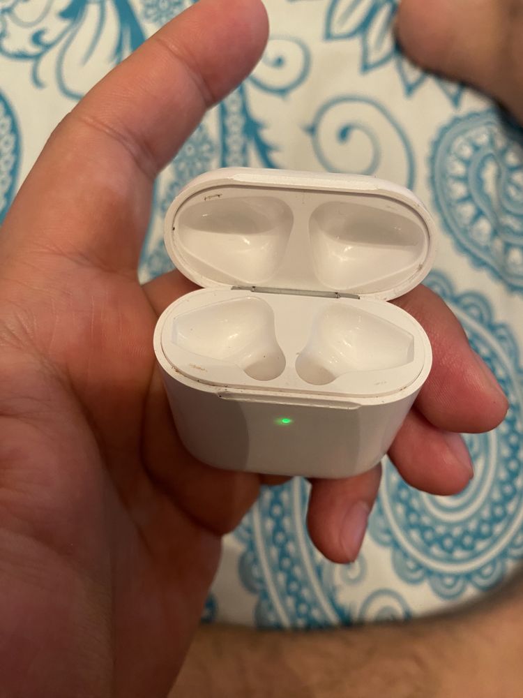 Продам кейс от air pods