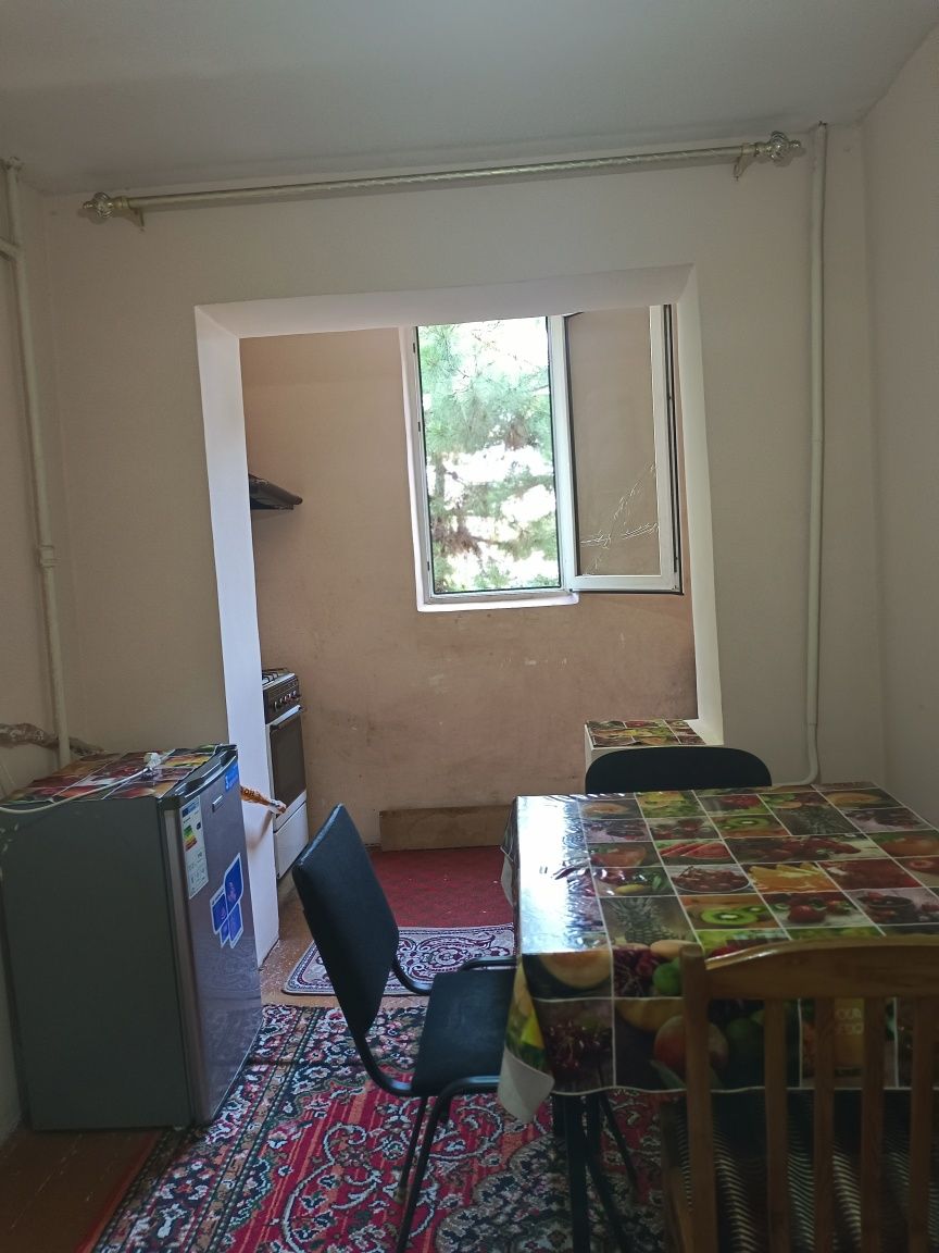 1 хонали уй .Чилонзорда. Арча куча, жойи яхши, тинч. Оилага бераман.