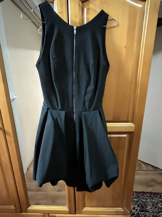 Елегантна дамска рокля