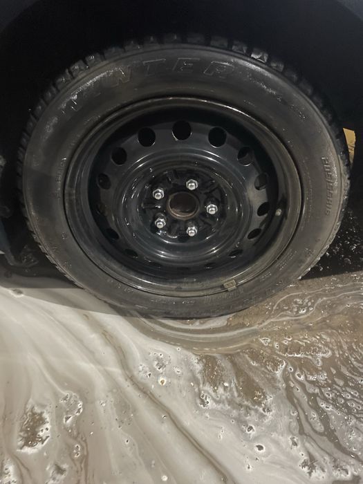 Продам комплект колес на 16, стоят на тойота камри