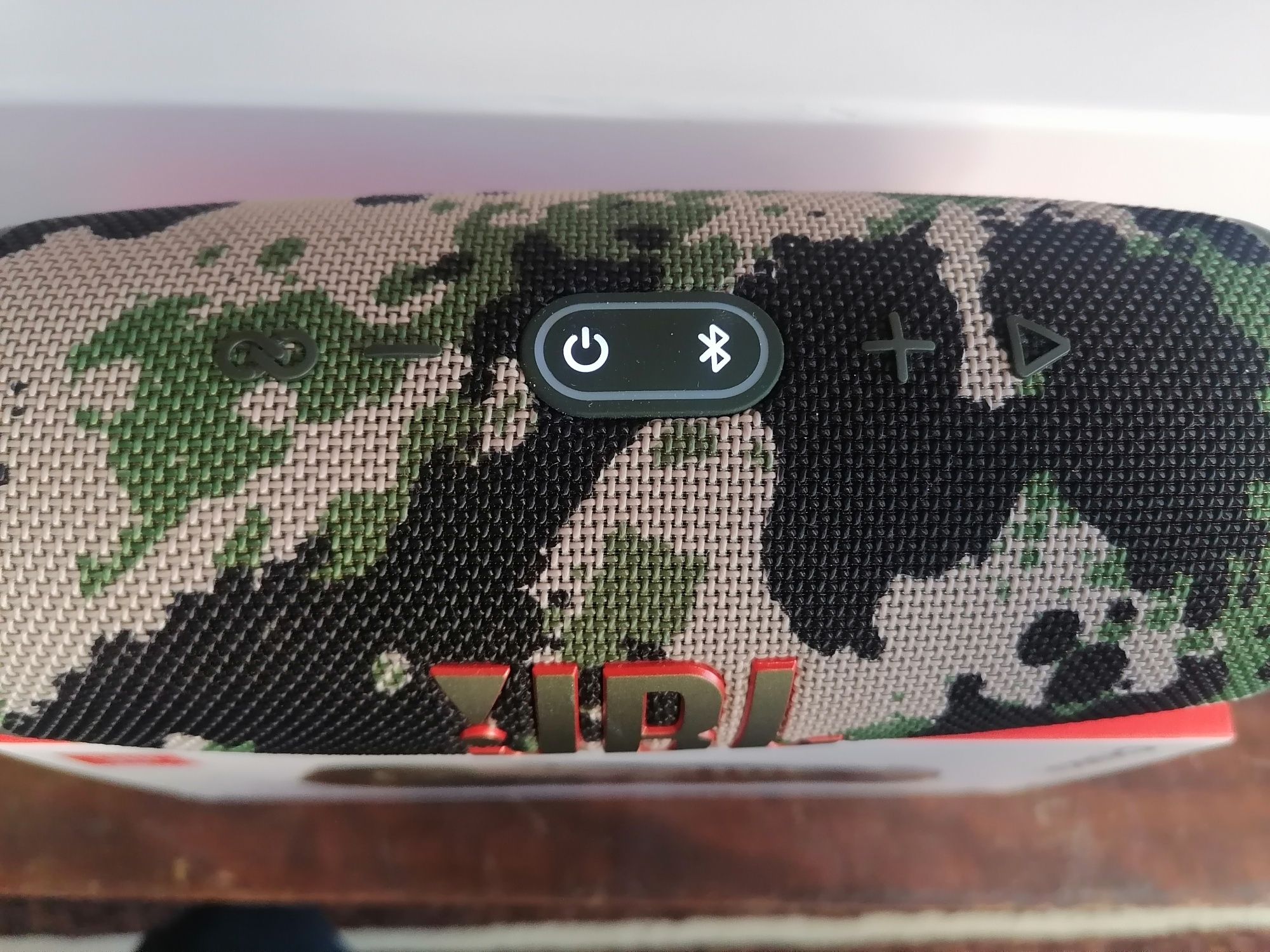 Преносима колонка JBL Charge 5 цвят камуфлаж
