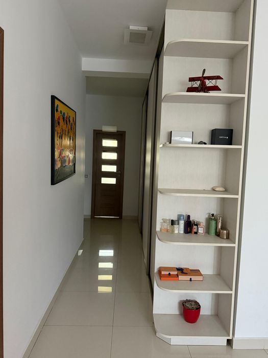 Inchiriez apartament cu loc de parcare subteran