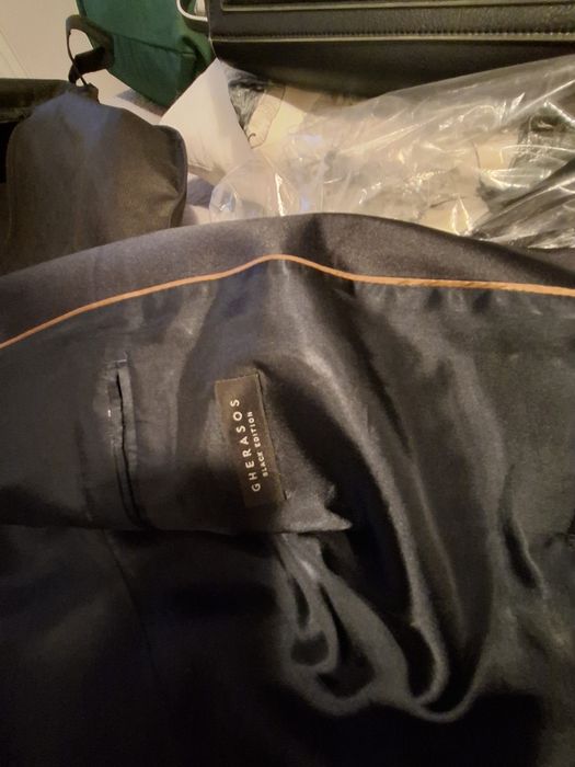 Costum ginerica in stare foarte bună