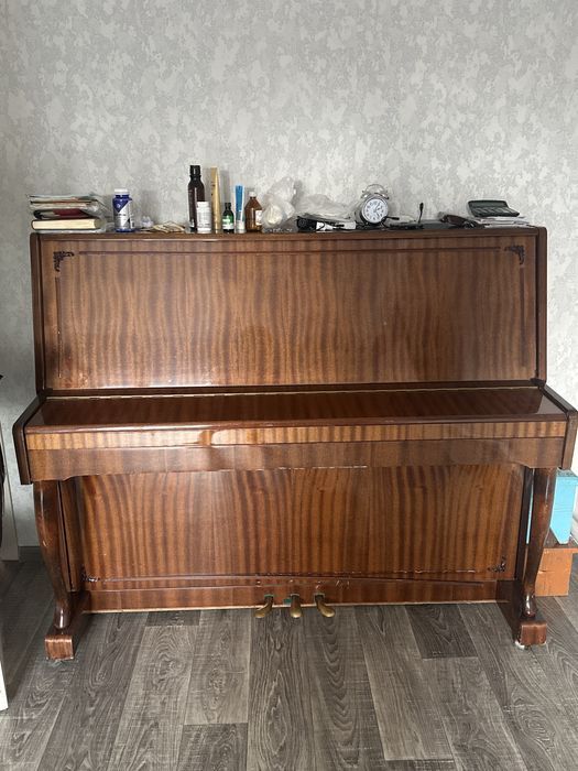 Пианино лирика в идеальном состоянии настроенная