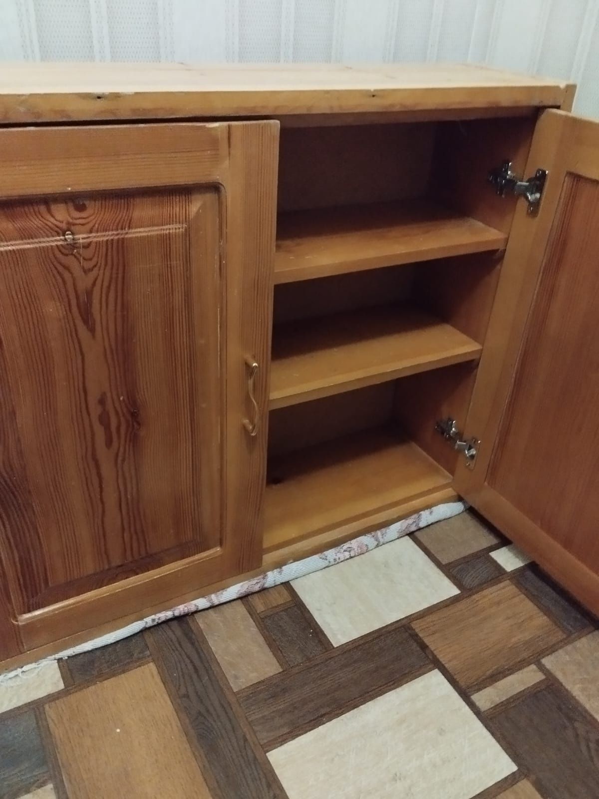 Продам шкаф деревянный