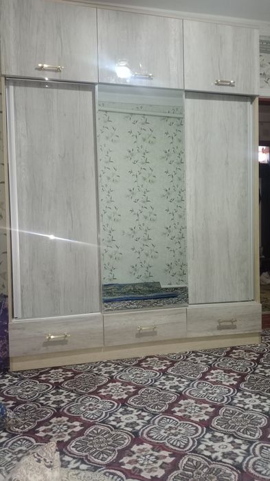 Шкаф роликовой. Длина 1.7м выота 2.2м