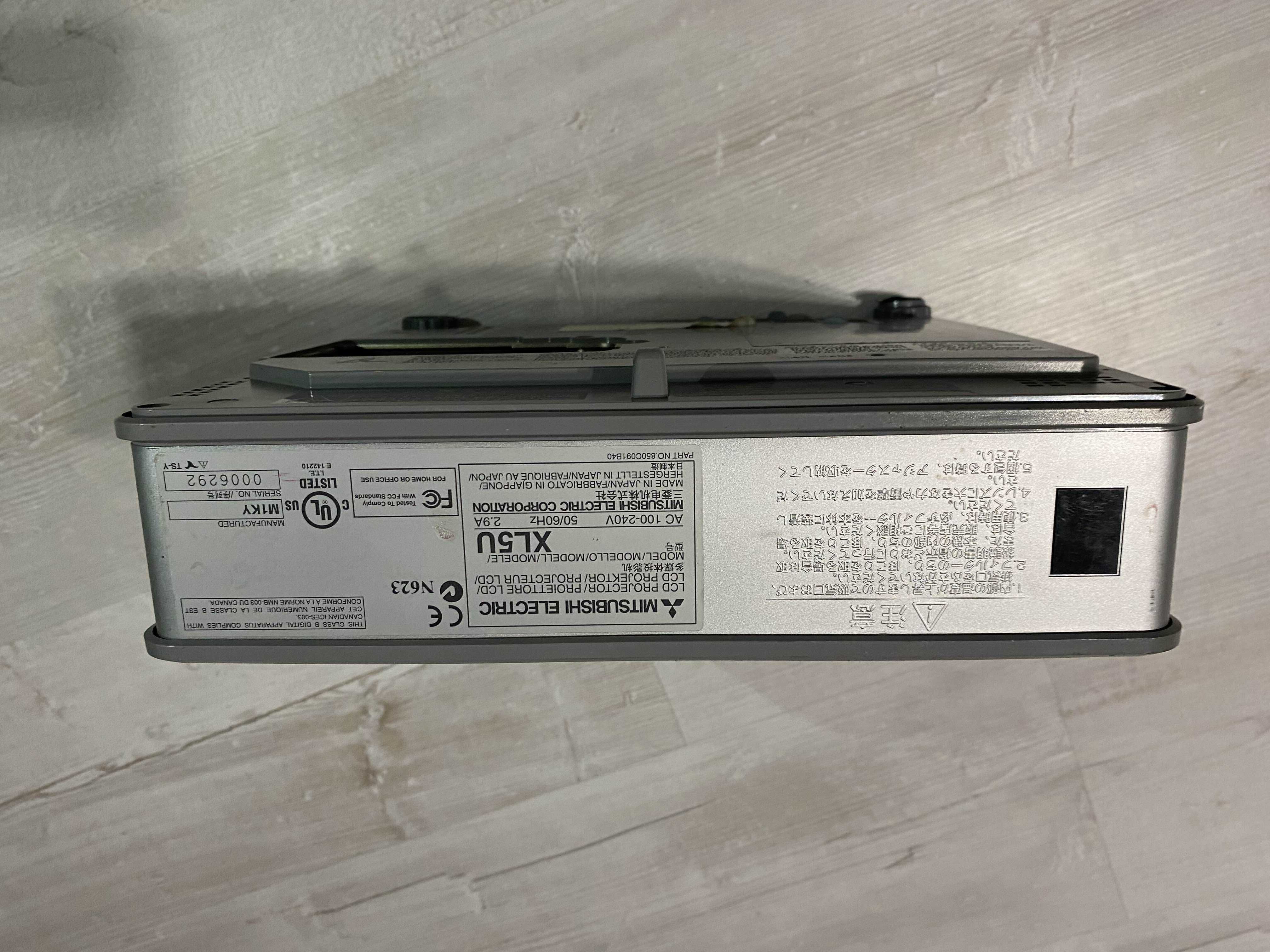 Прожектор Mitsubishi XL9U 3LCD