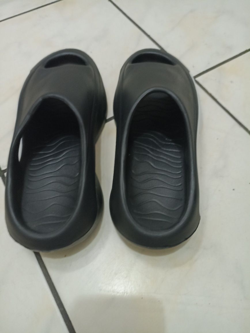 Vând șlapi Flip Flops