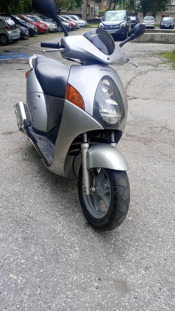Хонда нес 125 скутер