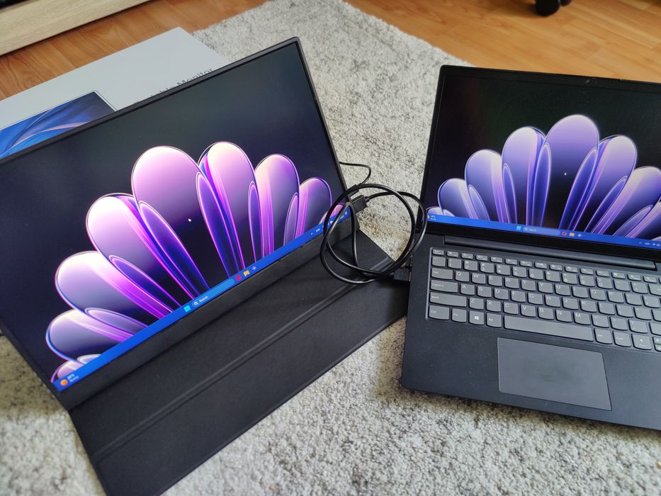 Monitor portabil 17.3 inch ecran mat fără reflexie picior tip husă