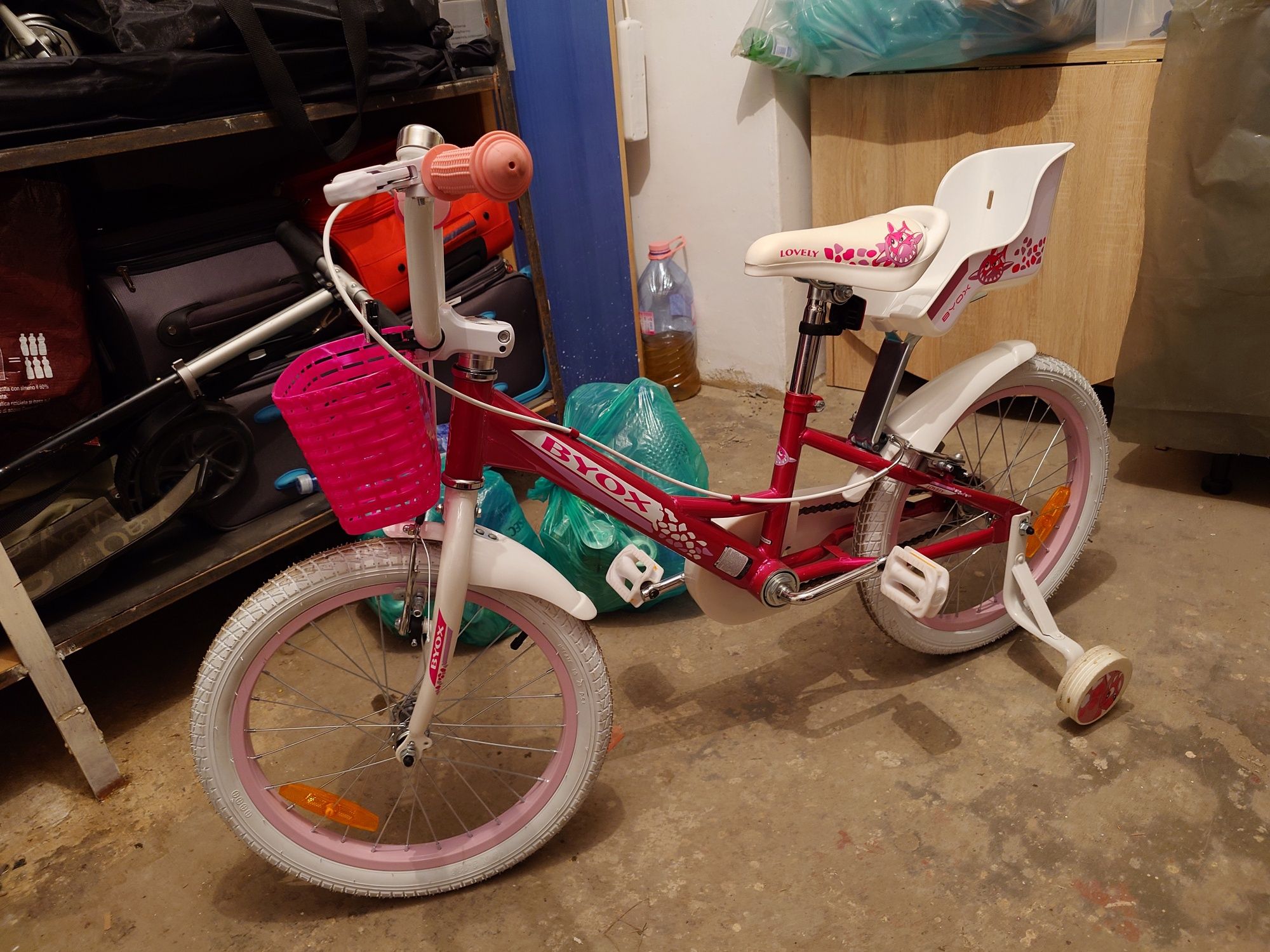 Bicicleta fetite aproape noua